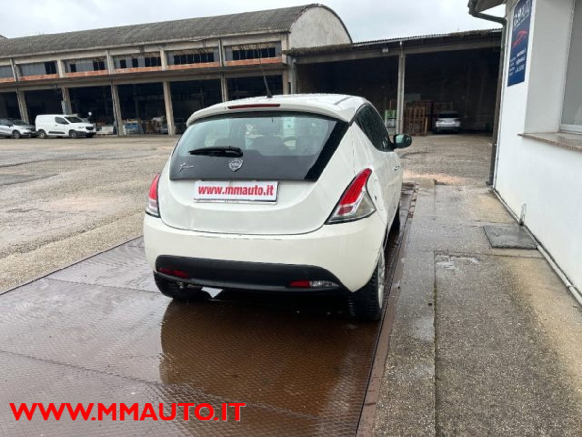 Lancia Ypsilon 1.2 69 CV 5 porte GPL Ecochic Silver (5)