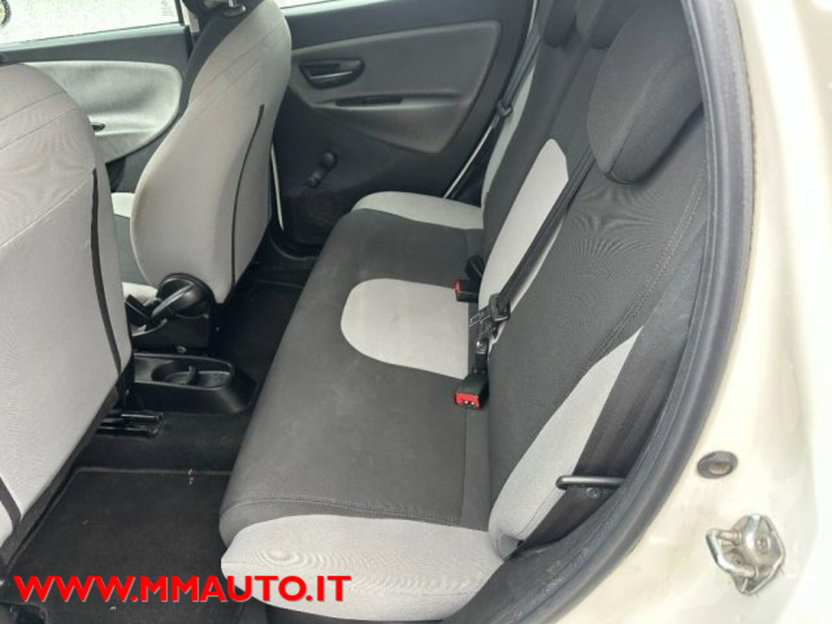 Lancia Ypsilon 1.2 69 CV 5 porte GPL Ecochic Silver (6)