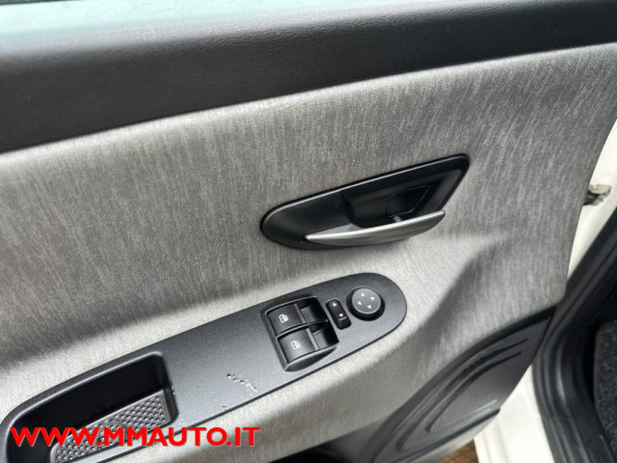 Lancia Ypsilon 1.2 69 CV 5 porte GPL Ecochic Silver (9)