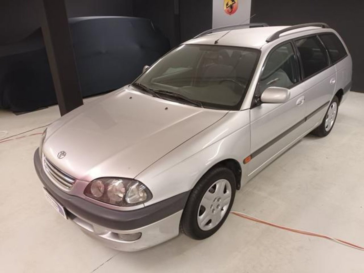 Toyota Avensis Station Wagon 1.6i 16V cat Station Wagon Sol (16)