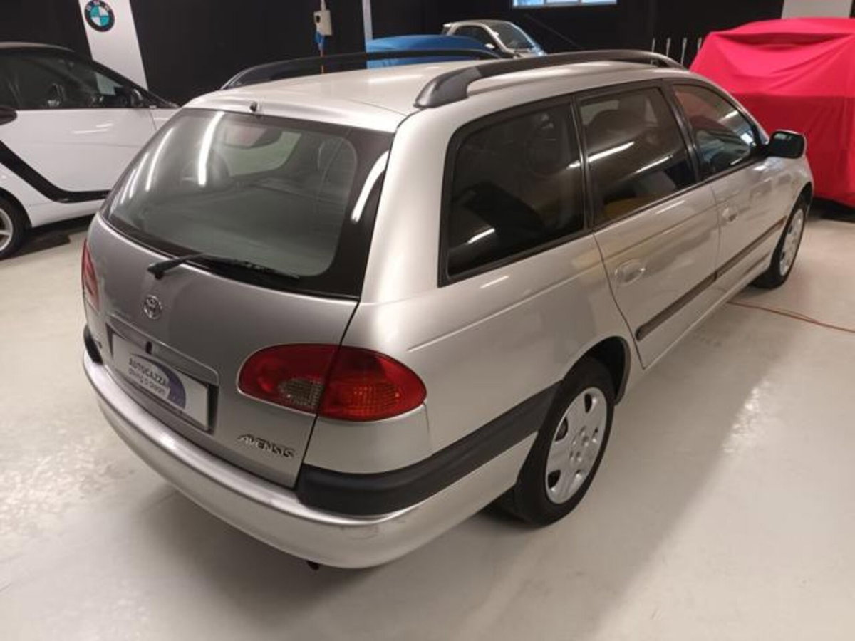 Toyota Avensis Station Wagon 1.6i 16V cat Station Wagon Sol (17)