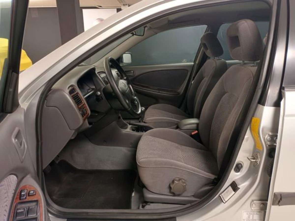 Toyota Avensis Station Wagon 1.6i 16V cat Station Wagon Sol (19)