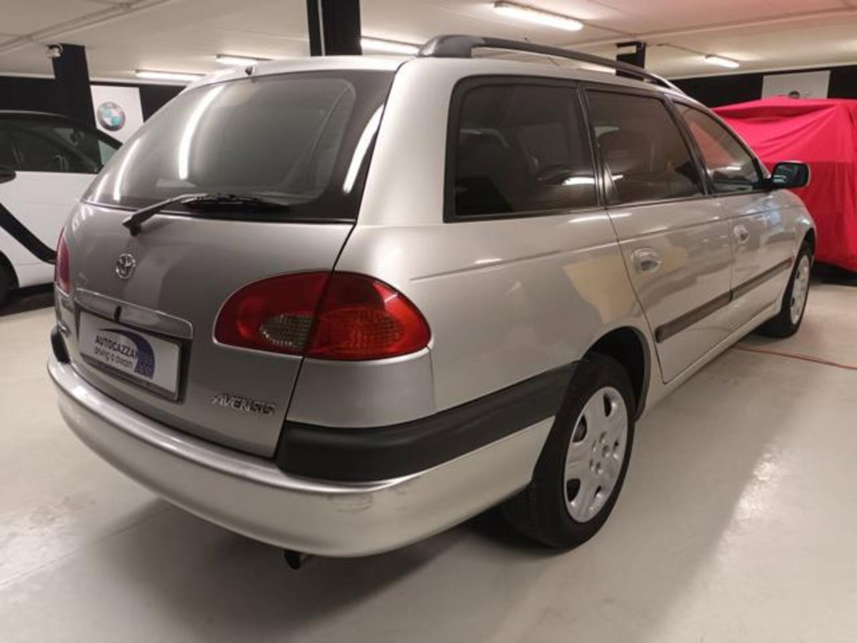 Toyota Avensis Station Wagon 1.6i 16V cat Station Wagon Sol (2)