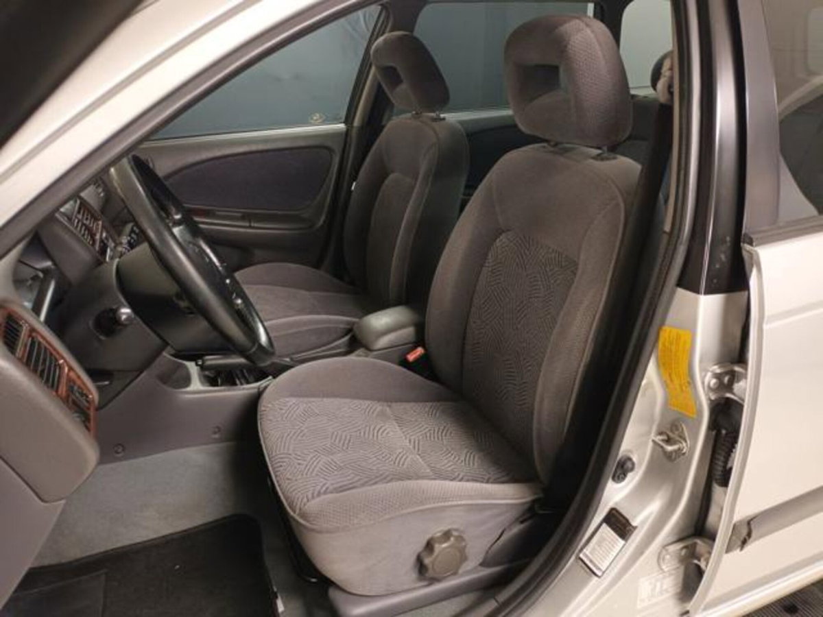 Toyota Avensis Station Wagon 1.6i 16V cat Station Wagon Sol (5)