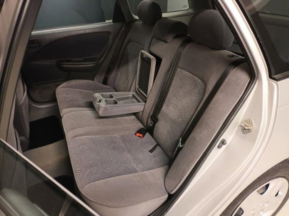Toyota Avensis Station Wagon 1.6i 16V cat Station Wagon Sol (7)