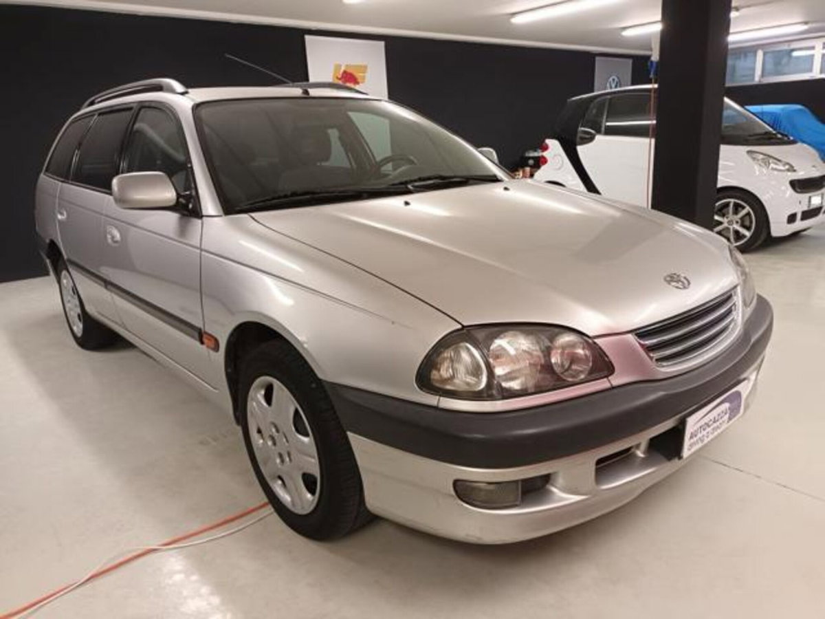Toyota Avensis Station Wagon 1.6i 16V cat Station Wagon Sol (8)