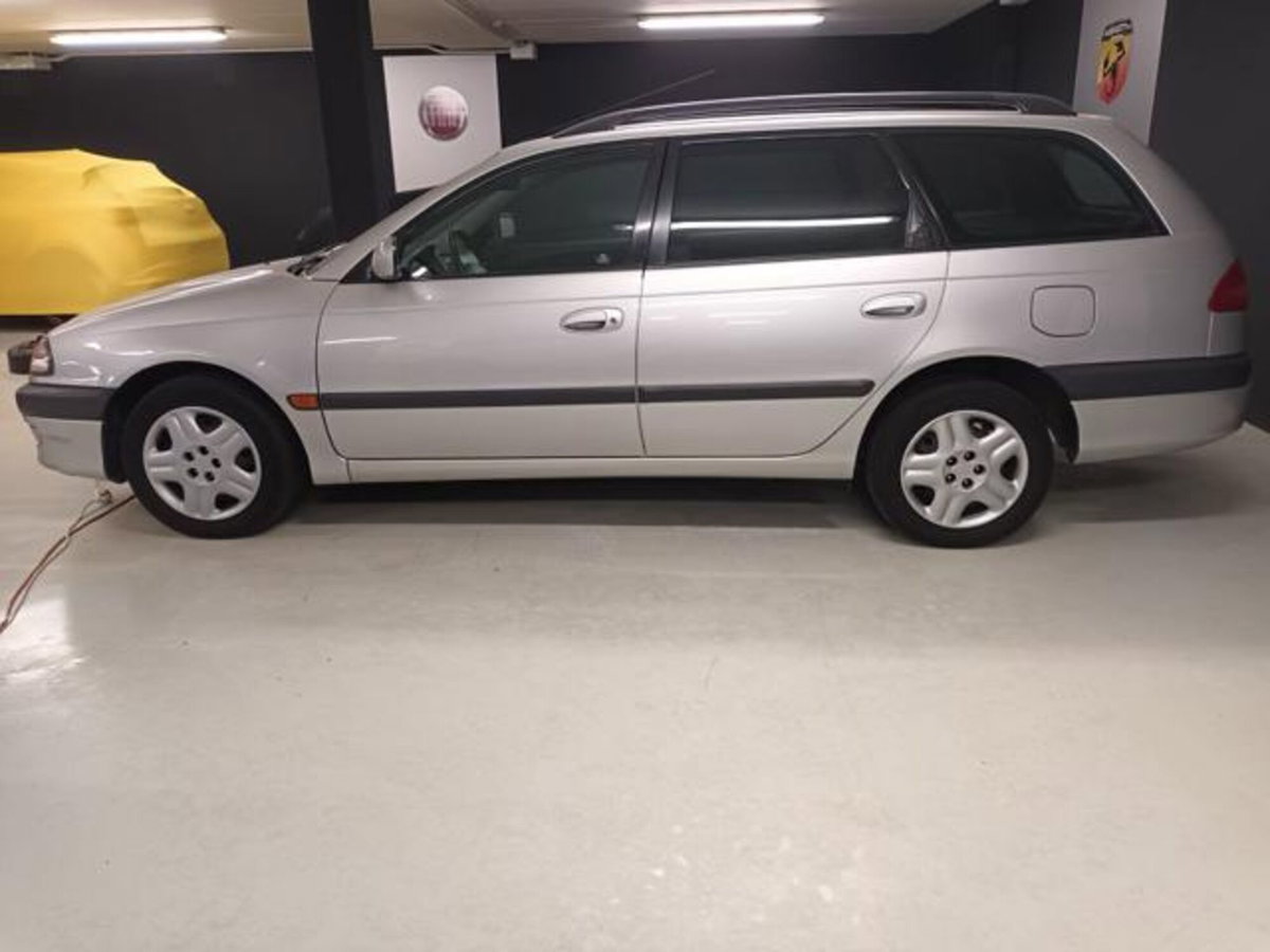 Toyota Avensis Station Wagon 1.6i 16V cat Station Wagon Sol (9)