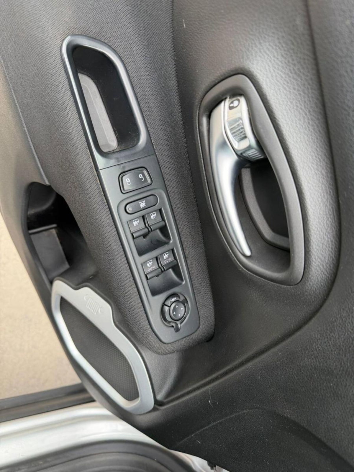 Jeep Renegade 2.0 Mjt 140CV 4WD Active Drive Longitude (13)