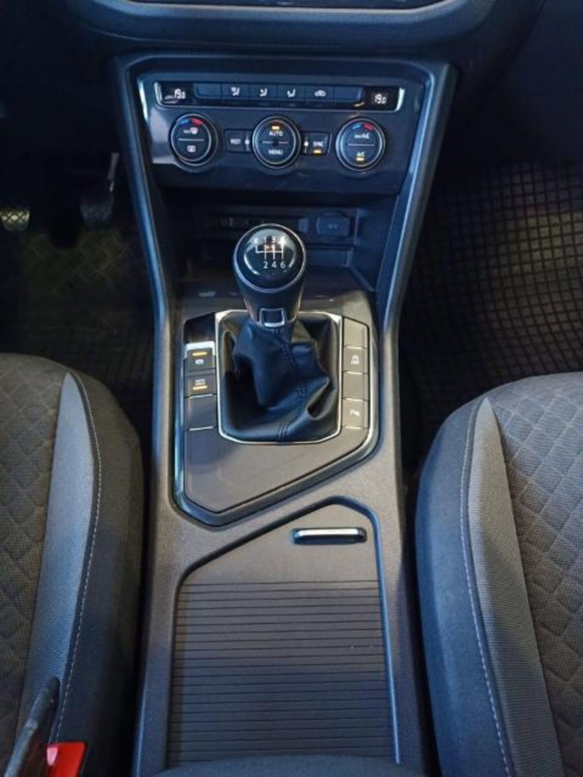 Volkswagen Tiguan 1.6 TDI SCR Business BlueMotion Technology (15)