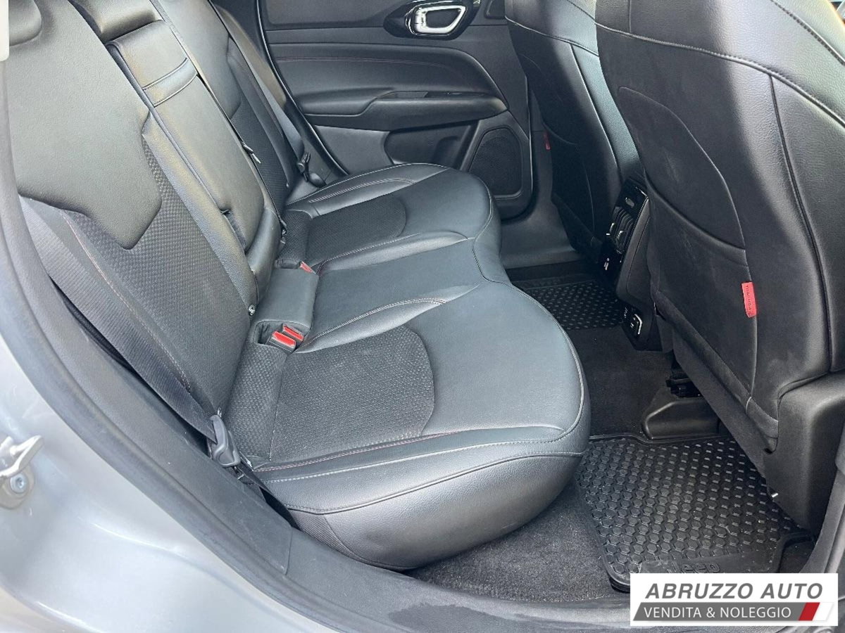 Jeep Compass 1.3 T4 240CV PHEV AT6 4xe Upland (16)