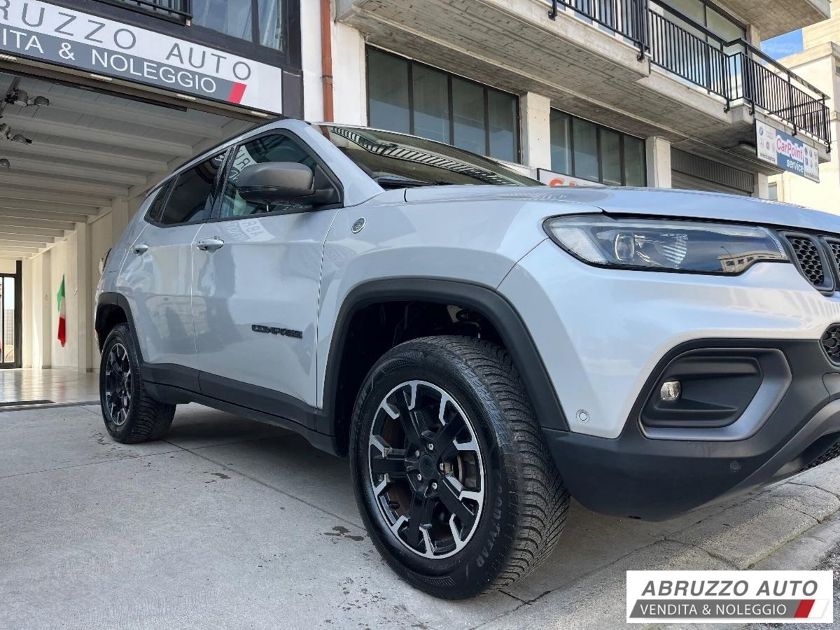 Jeep Compass 1.3 T4 240CV PHEV AT6 4xe Upland (3)