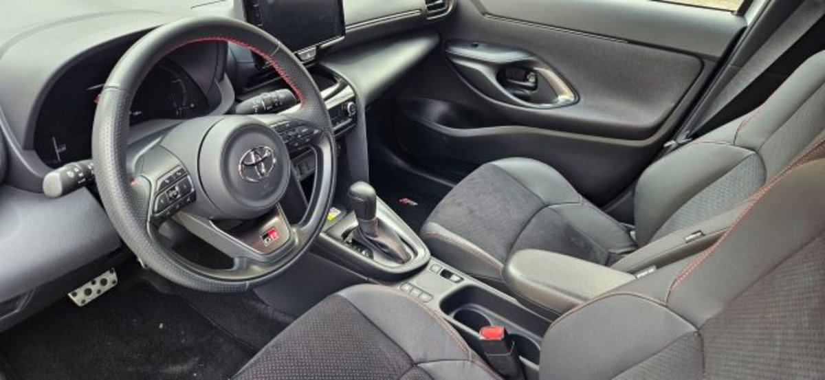 Toyota Yaris Cross 1.5h GR Sport Black Sky fwd 116cv e-cvt (10)