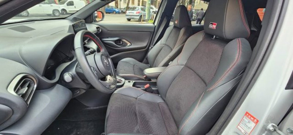 Toyota Yaris Cross 1.5h GR Sport Black Sky fwd 116cv e-cvt (11)
