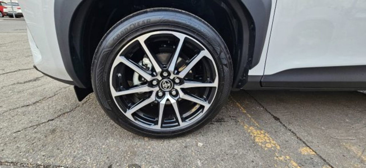 Toyota Yaris Cross 1.5h GR Sport Black Sky fwd 116cv e-cvt (13)