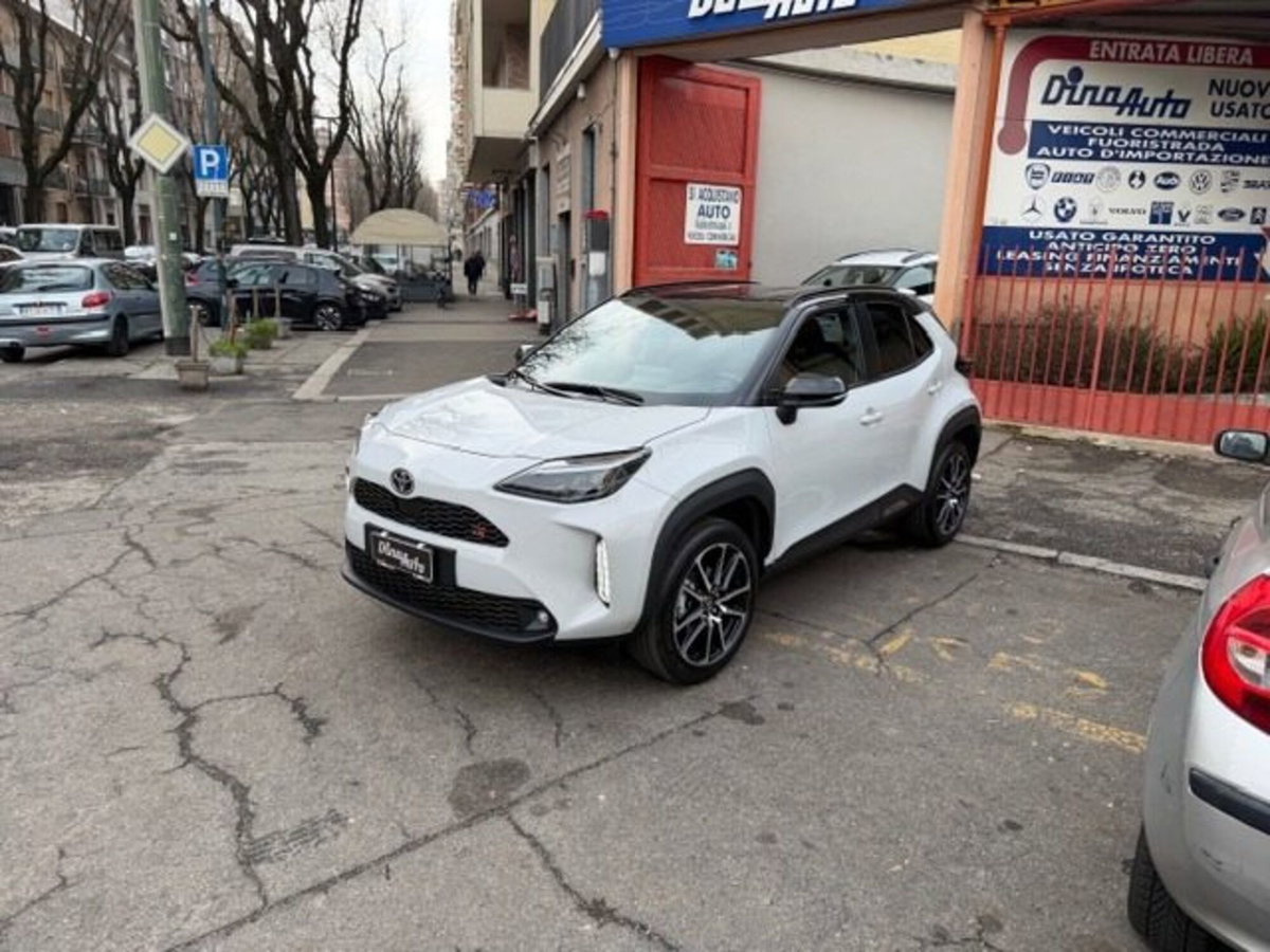 Toyota Yaris Cross 1.5h GR Sport Black Sky fwd 116cv e-cvt (2)