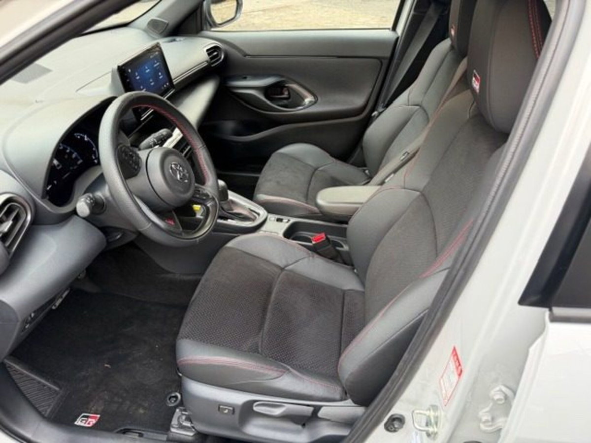 Toyota Yaris Cross 1.5h GR Sport Black Sky fwd 116cv e-cvt (8)
