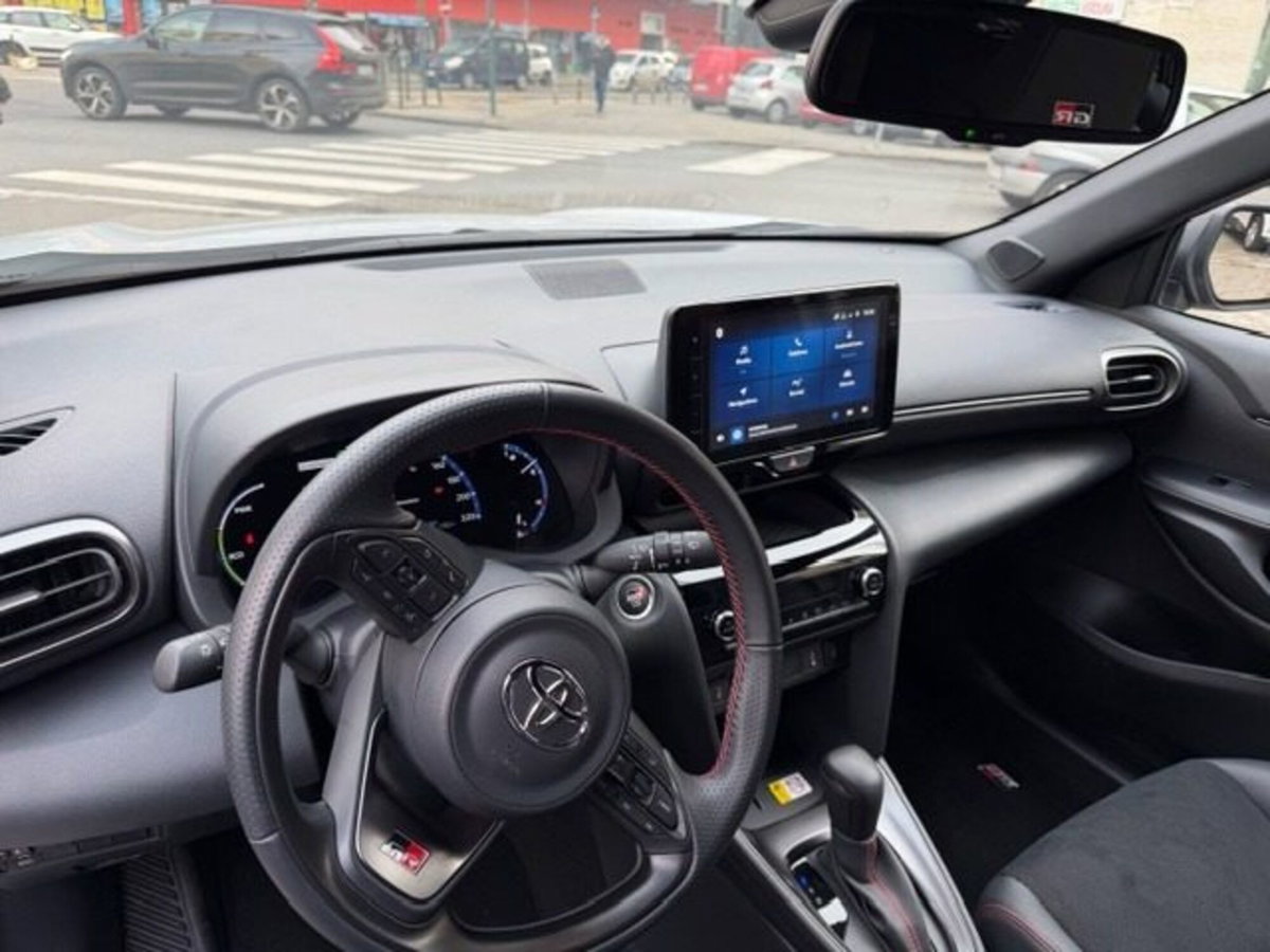 Toyota Yaris Cross 1.5h GR Sport Black Sky fwd 116cv e-cvt (9)