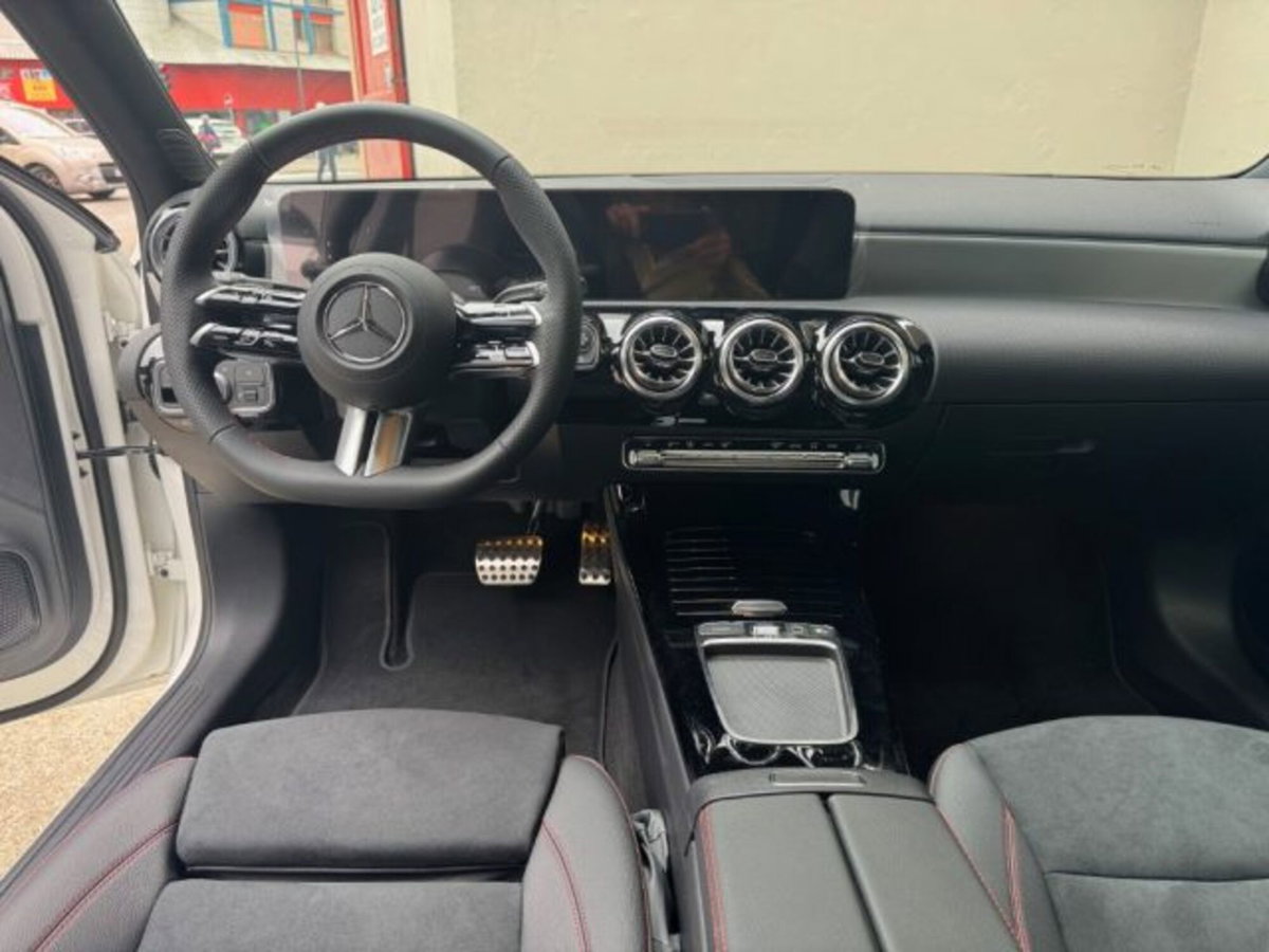 Mercedes-Benz Classe A Sedan 180 d AMG Line Premium Plus auto (6)
