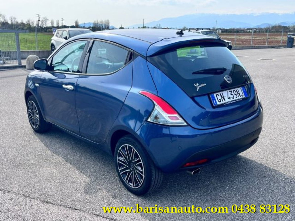 Lancia Ypsilon 1.0 FireFly 5 porte S&S Hybrid Gold Plus (4)