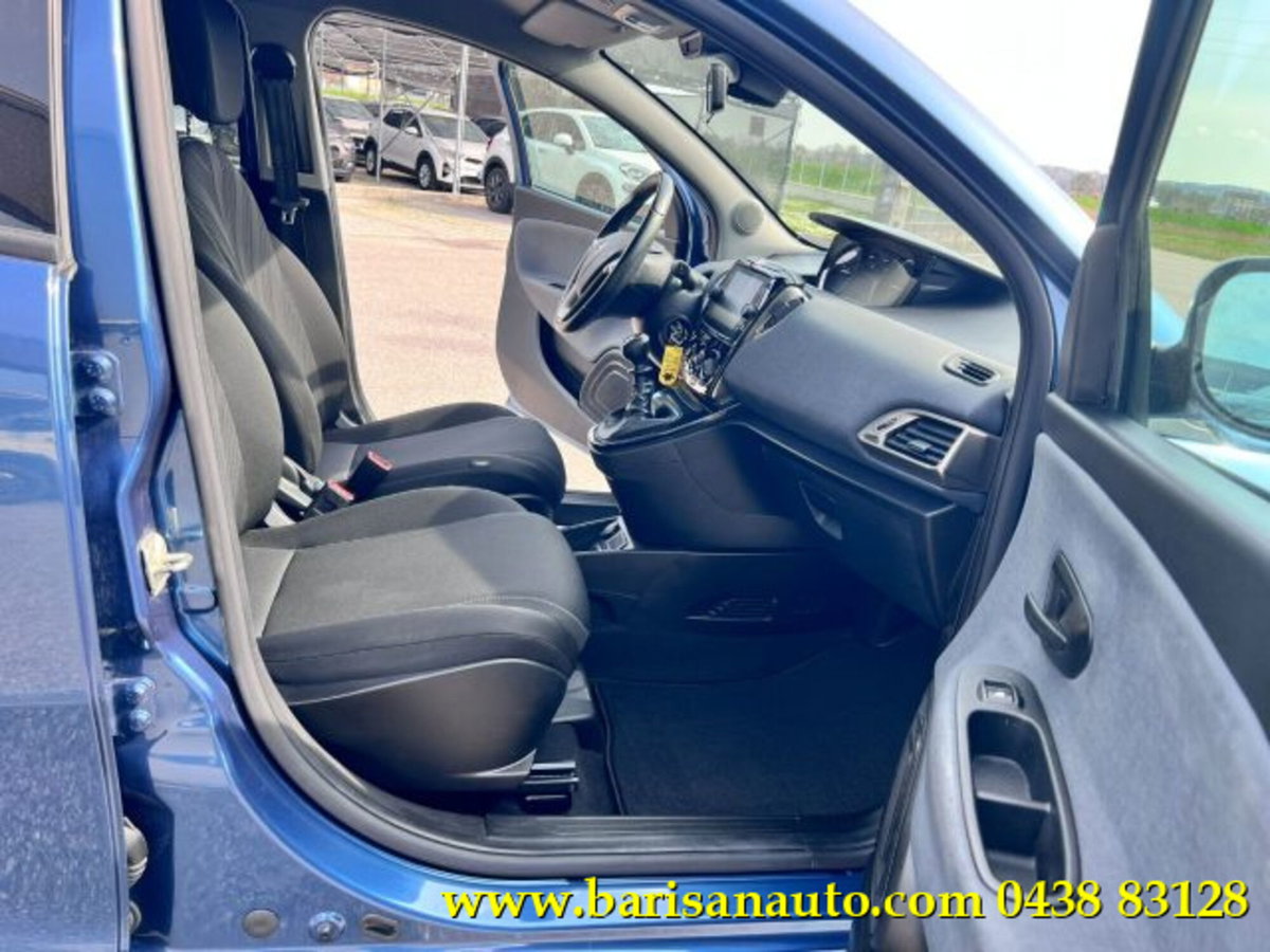 Lancia Ypsilon 1.0 FireFly 5 porte S&S Hybrid Gold Plus (6)