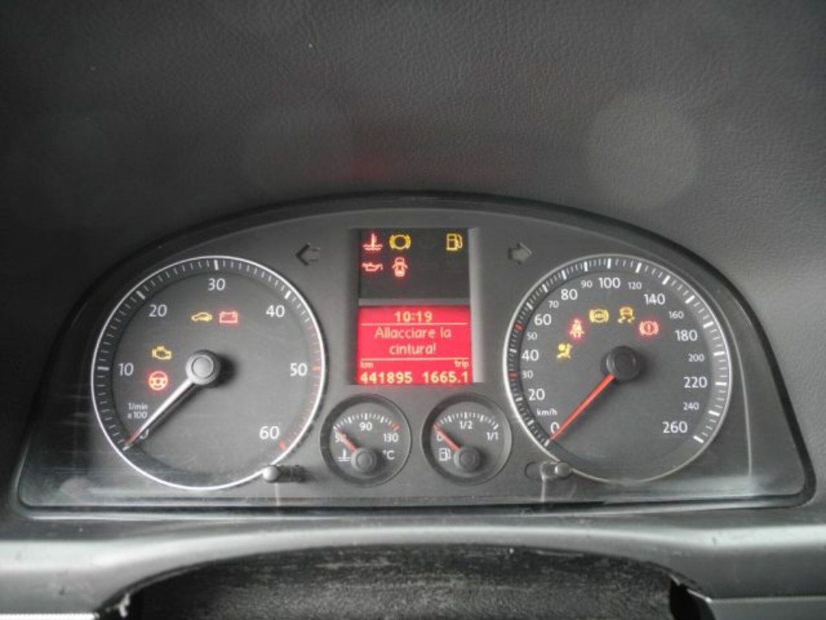 Volkswagen Touran 1.9 TDI 105CV DPF (17)