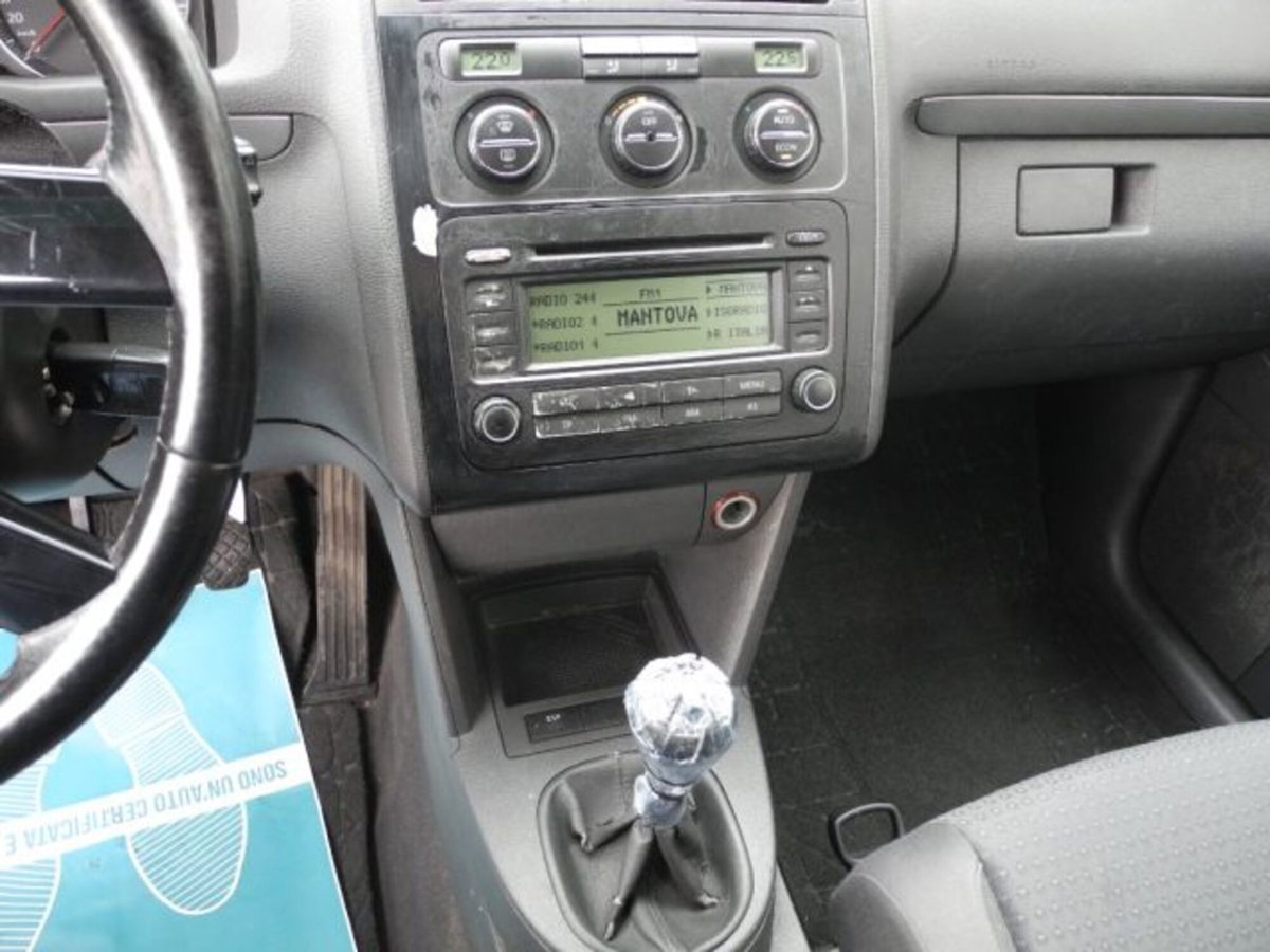 Volkswagen Touran 1.9 TDI 105CV DPF (7)