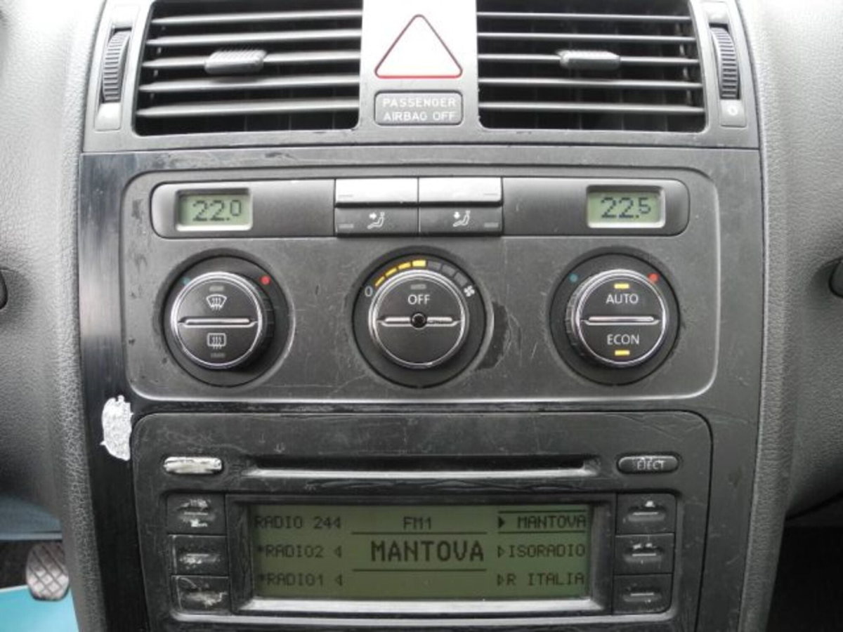 Volkswagen Touran 1.9 TDI 105CV DPF (8)