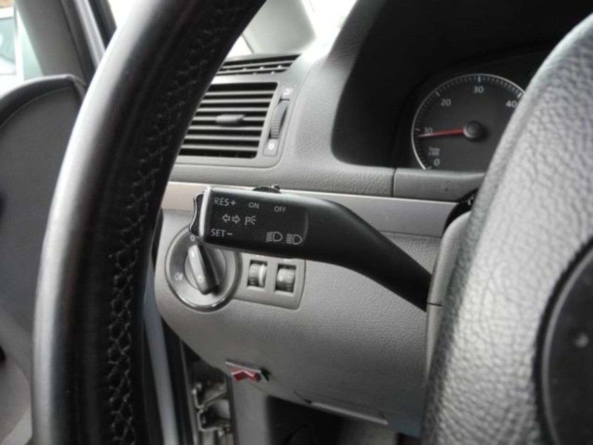 Volkswagen Touran 1.9 TDI 105CV DPF (9)