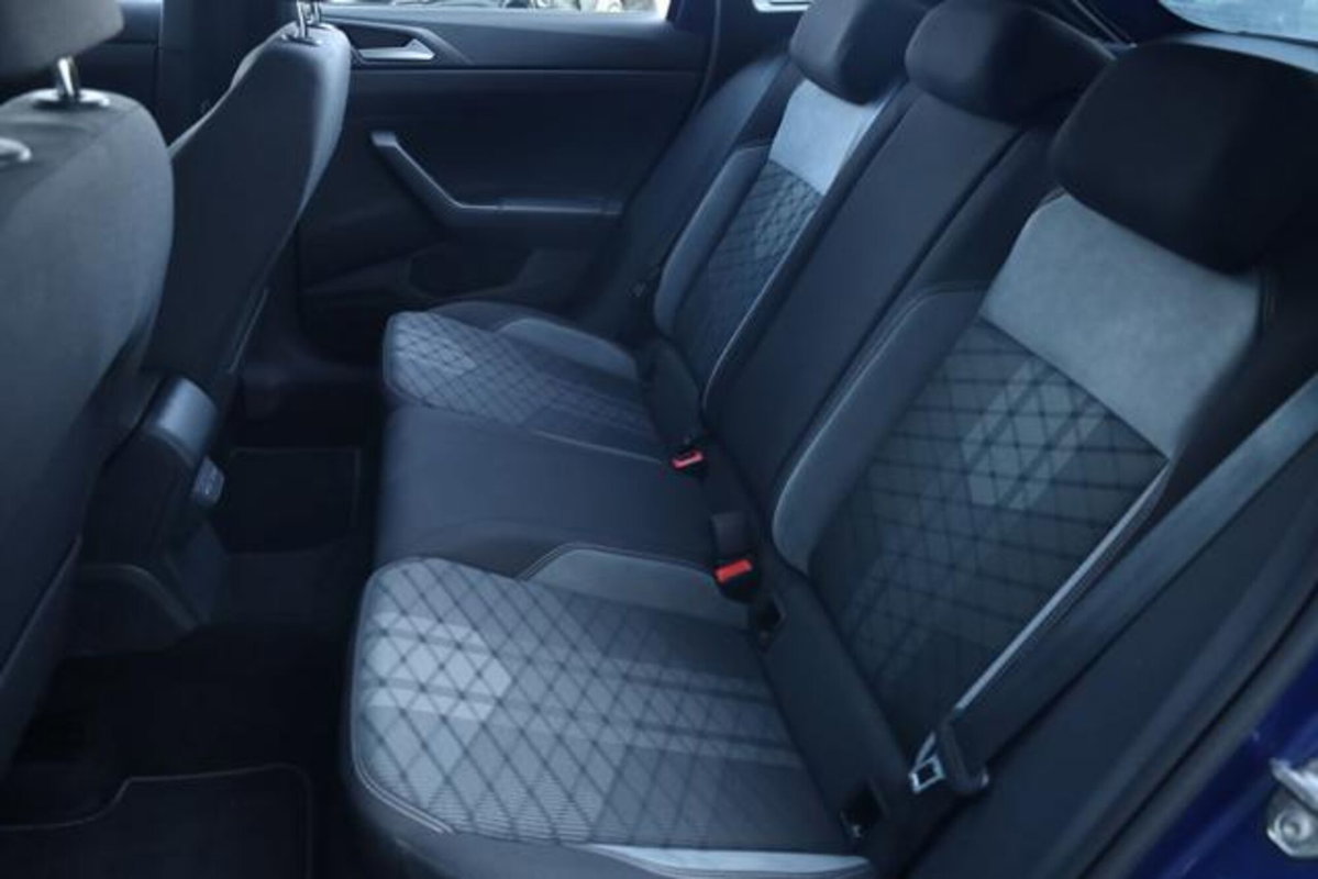 Volkswagen Taigo 1.0 tsi R-Line 115cv (12)