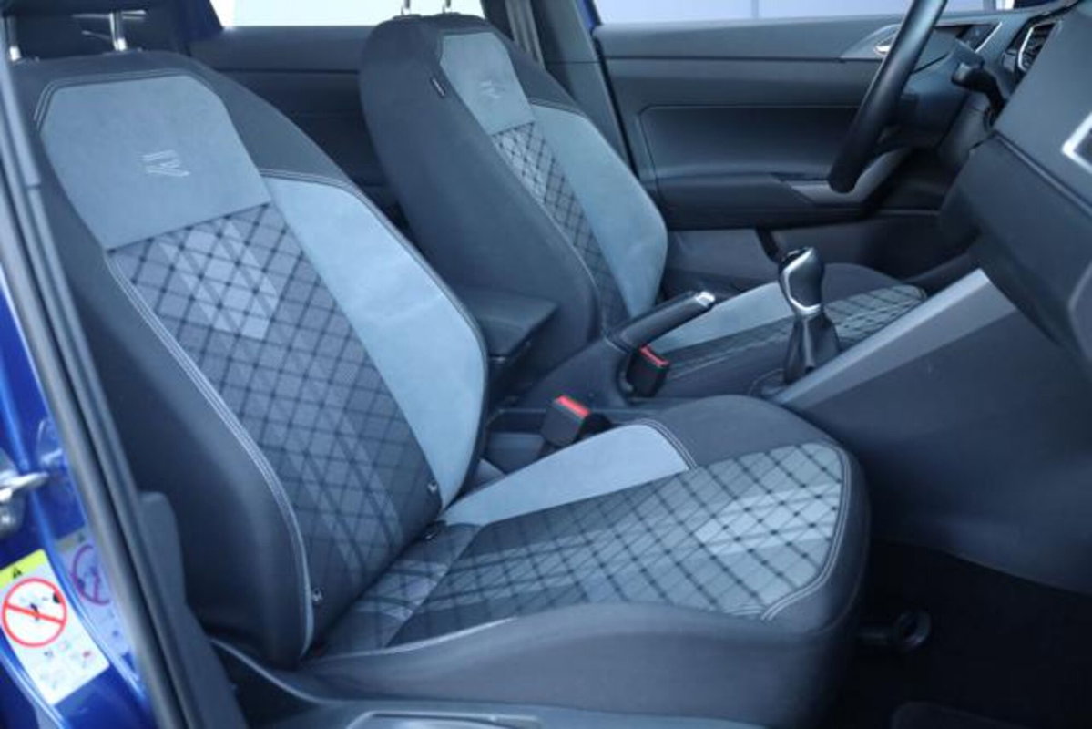 Volkswagen Taigo 1.0 tsi R-Line 115cv (14)