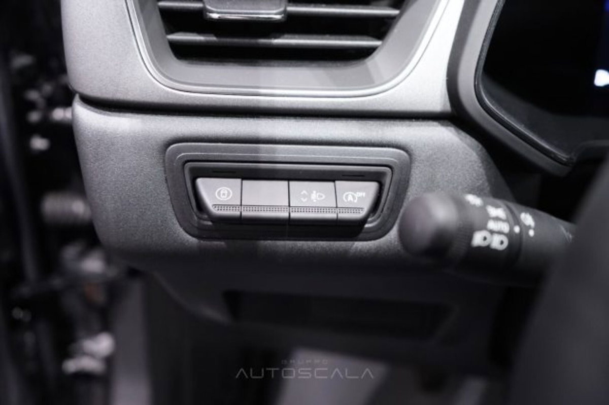 Renault Captur 1.0 tce Techno 90cv (12)