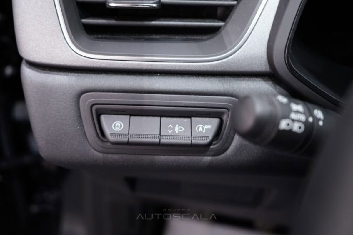 Renault Captur 1.0 tce Techno 90cv (12)
