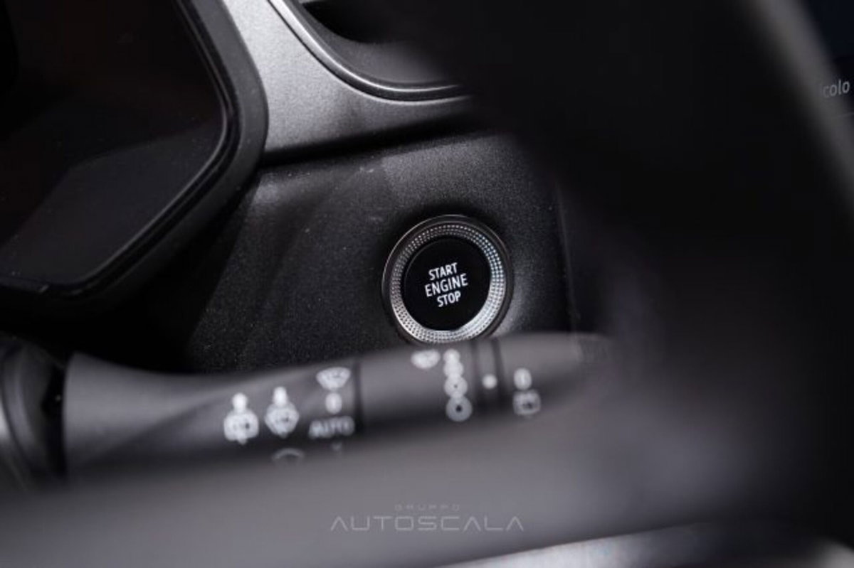 Renault Captur 1.0 tce Techno 90cv (17)