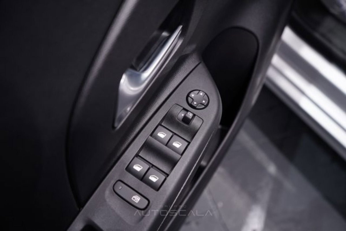 Opel Corsa 1.2 100 CV Edition (10)