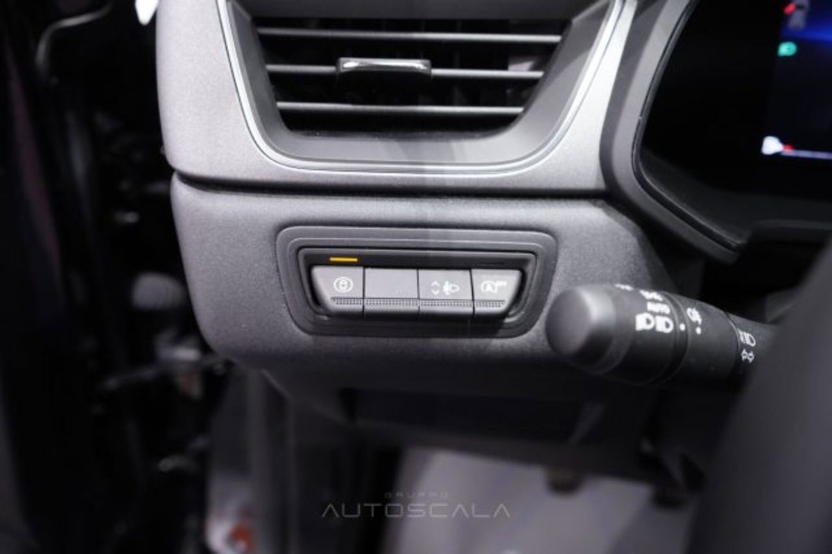 Renault Captur 1.0 tce Techno 90cv (12)