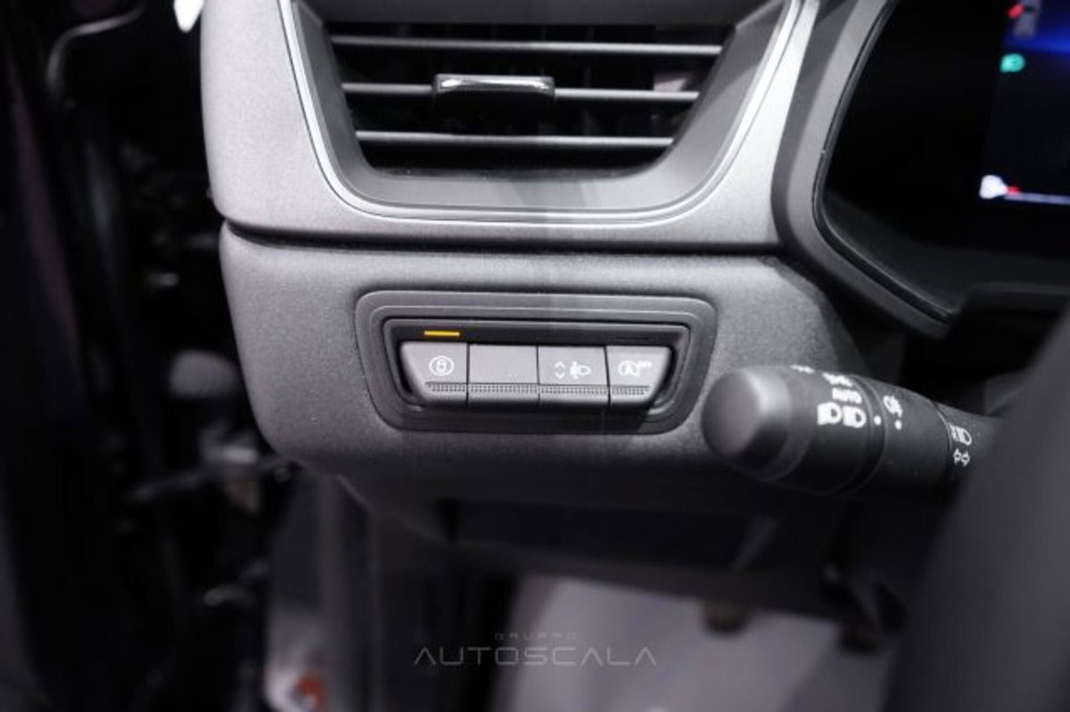 Renault Captur 1.0 tce Techno 90cv (12)