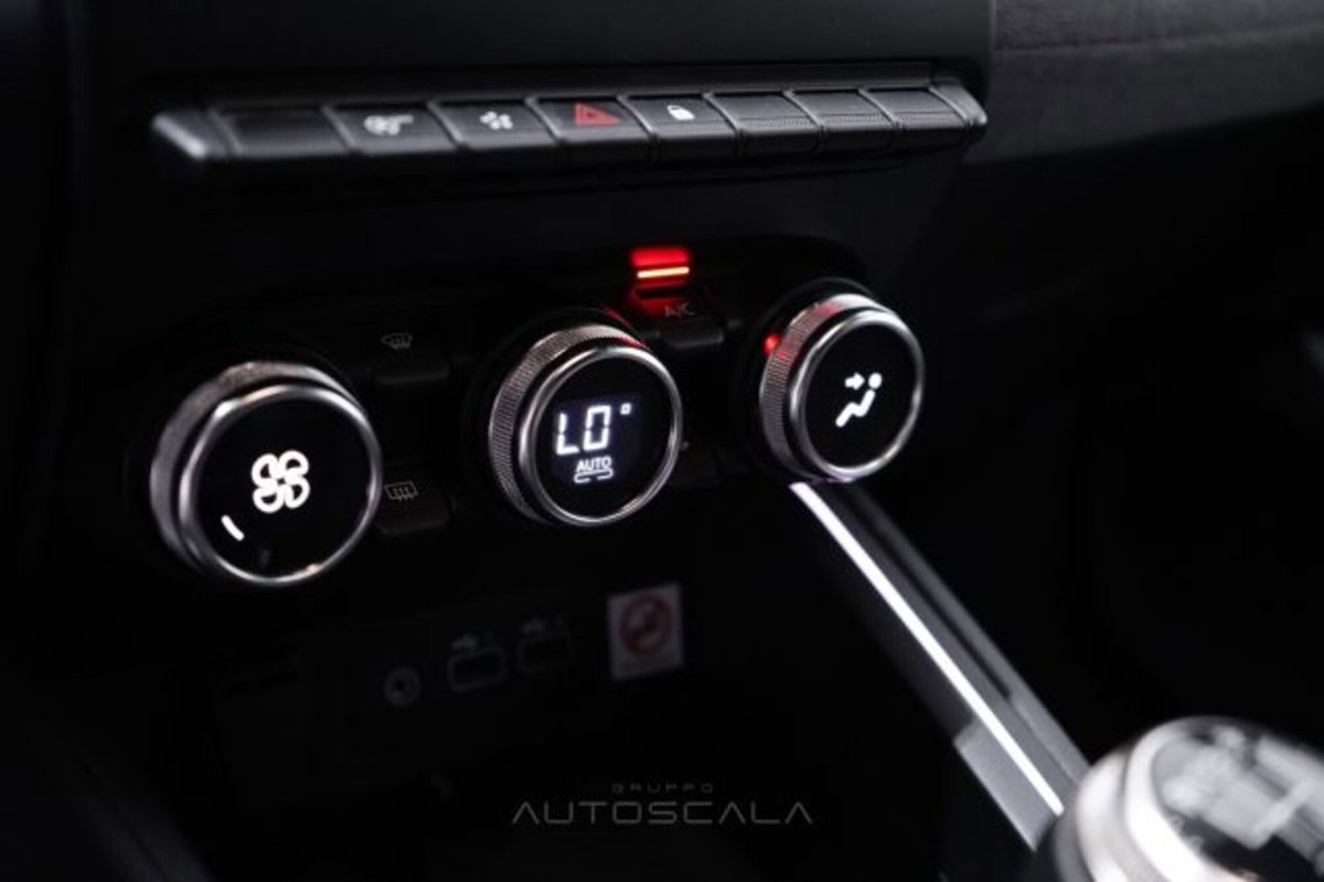 Renault Clio TCe 90 CV 5 porte Techno (17)