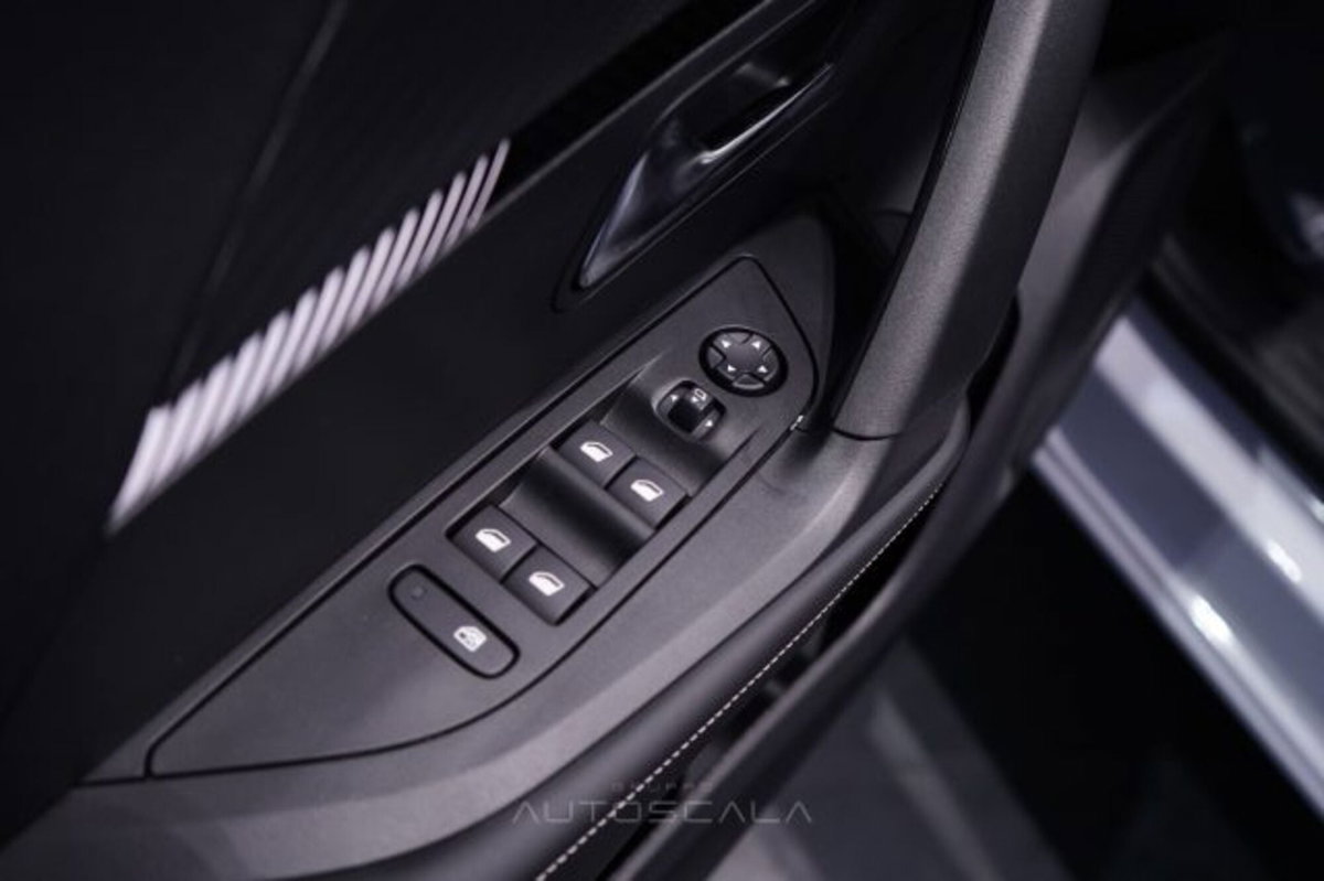 Peugeot 2008 1.2 puretech Allure s&s 100cv (10)
