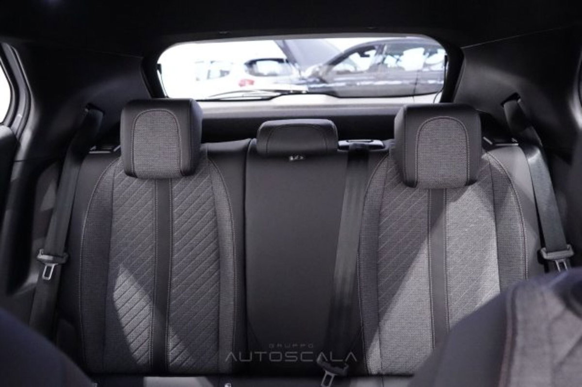 Peugeot 2008 1.2 puretech Allure s&s 100cv (20)