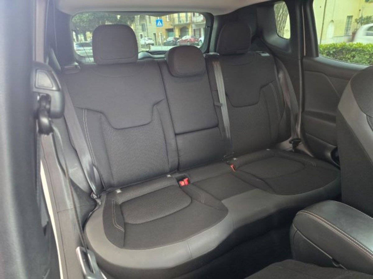 Jeep Renegade 1.6 Mjt DDCT 120 CV Limited (11)