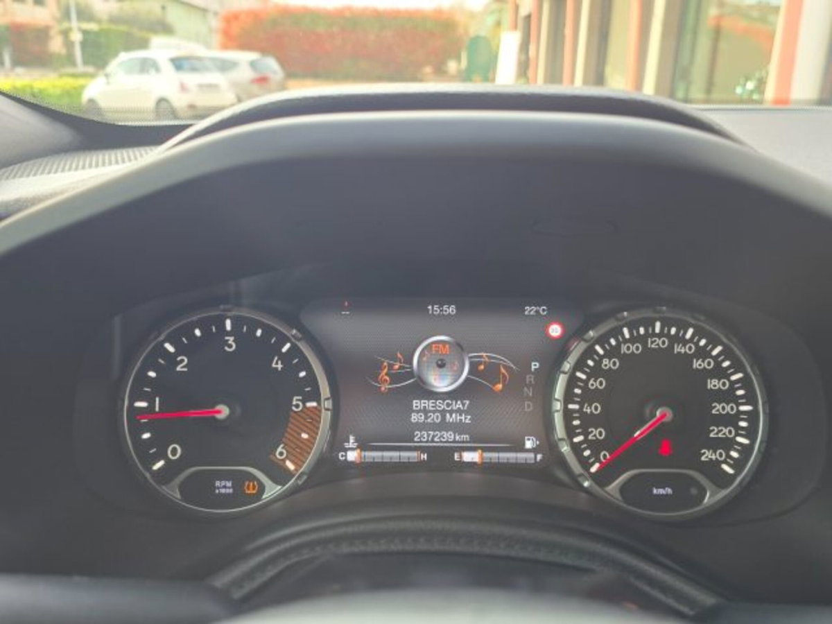 Jeep Renegade 1.6 Mjt DDCT 120 CV Limited (5)