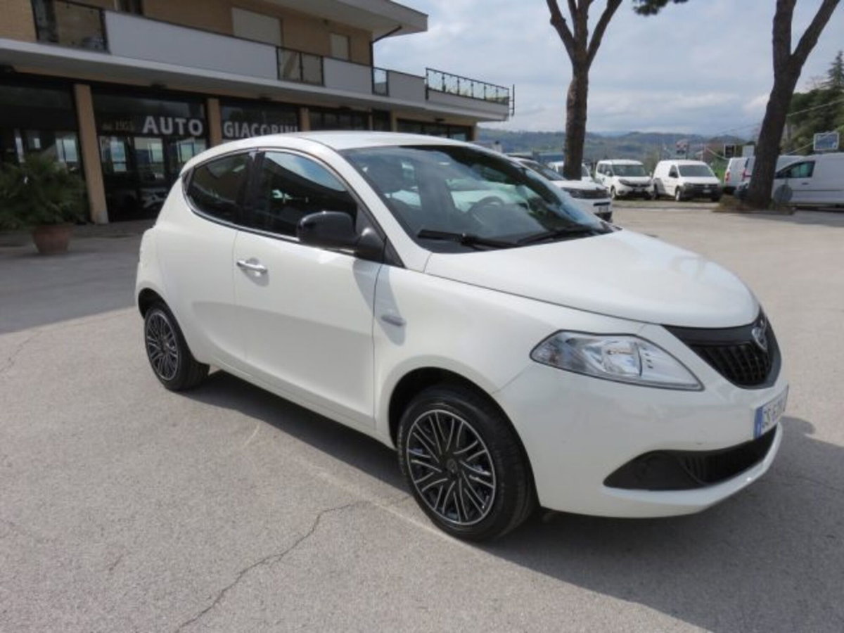 Lancia Ypsilon 1.0 FireFly 5 porte S&S Hybrid Ecochic A. Ferretti