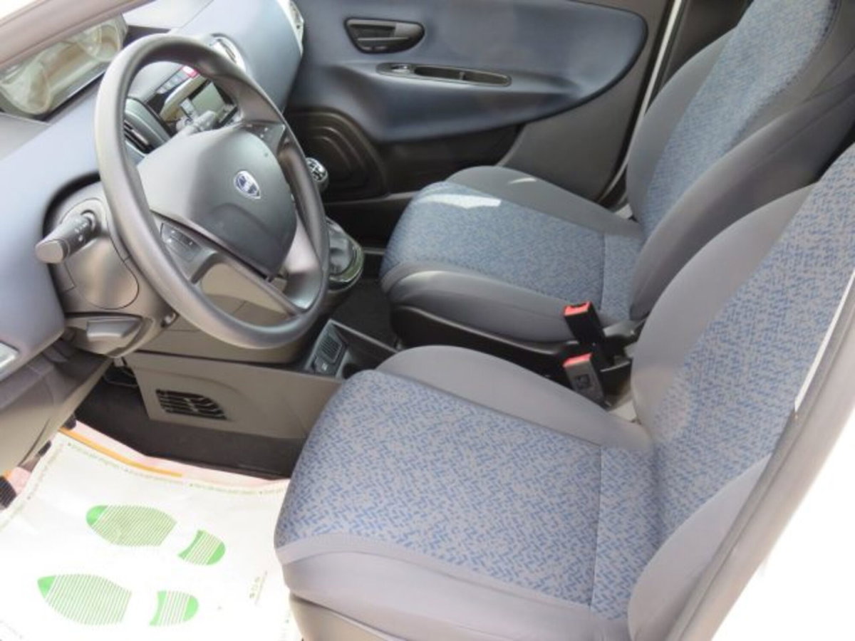 Lancia Ypsilon 1.0 FireFly 5 porte S&S Hybrid Ecochic A. Ferretti (5)