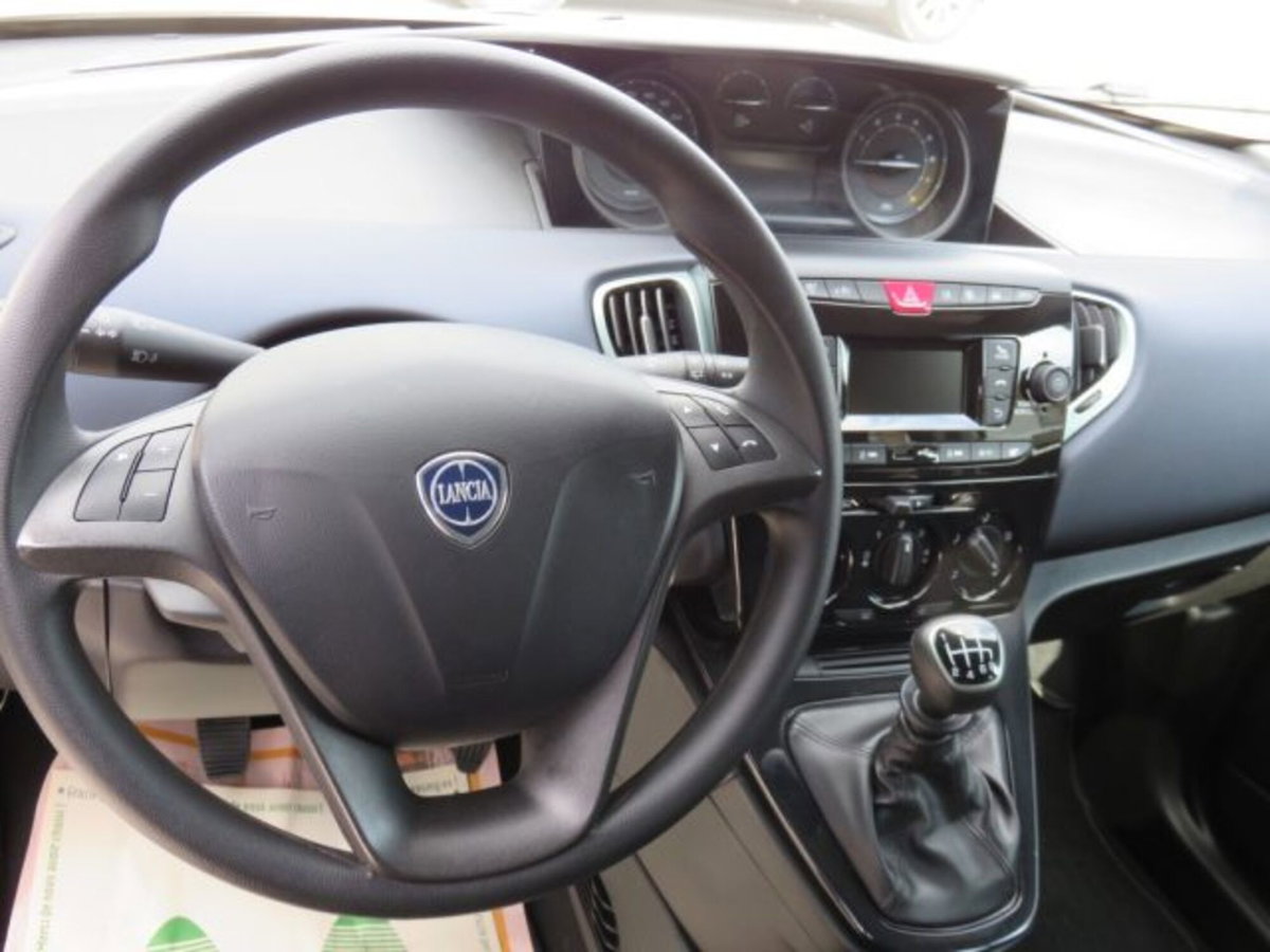Lancia Ypsilon 1.0 FireFly 5 porte S&S Hybrid Ecochic A. Ferretti (7)