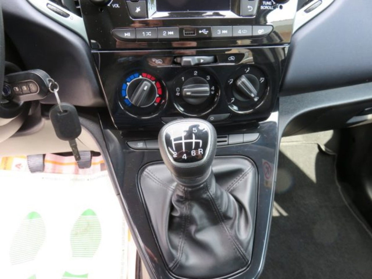 Lancia Ypsilon 1.0 FireFly 5 porte S&S Hybrid Ecochic A. Ferretti (9)