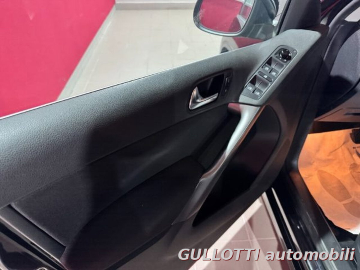 Volkswagen Tiguan 2.0 TDI DPF 4MOTION tiptronic Sport & Style (10)