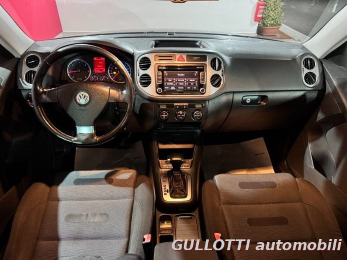 Volkswagen Tiguan 2.0 TDI DPF 4MOTION tiptronic Sport & Style (11)