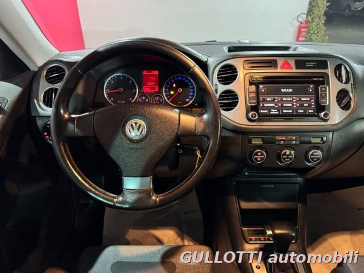 Volkswagen Tiguan 2.0 TDI DPF 4MOTION tiptronic Sport & Style (12)