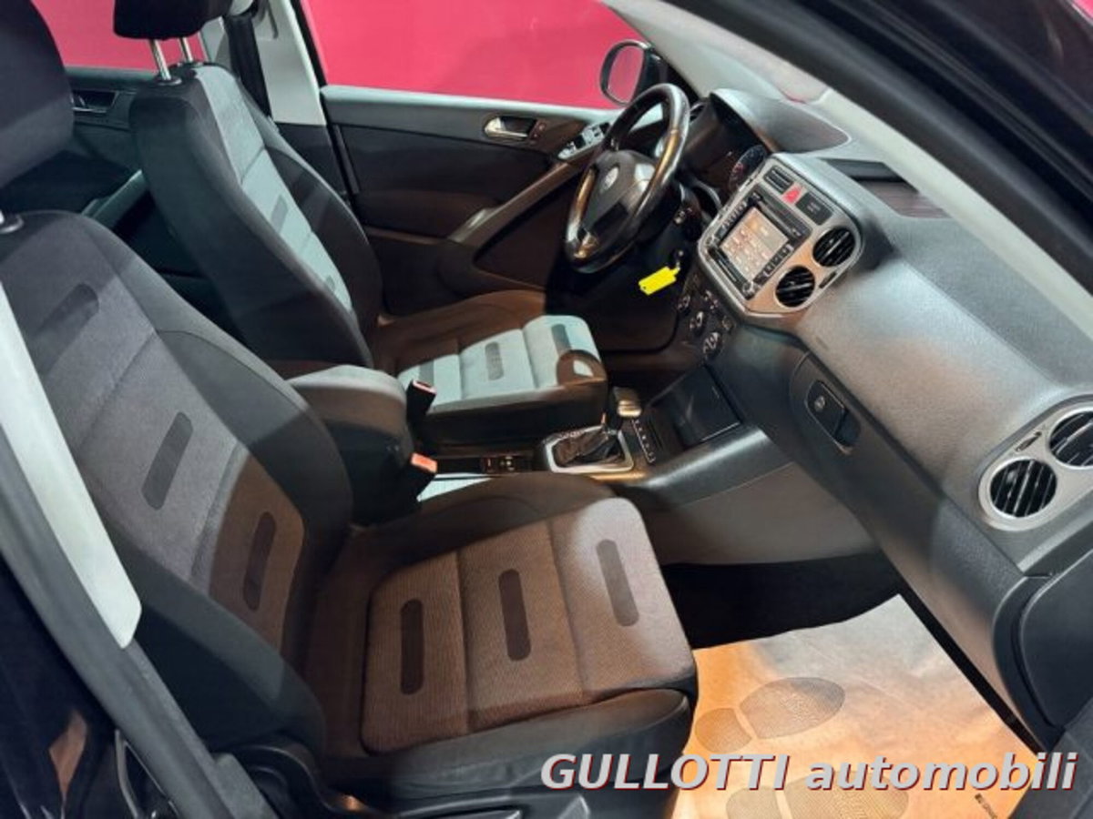 Volkswagen Tiguan 2.0 TDI DPF 4MOTION tiptronic Sport & Style (16)
