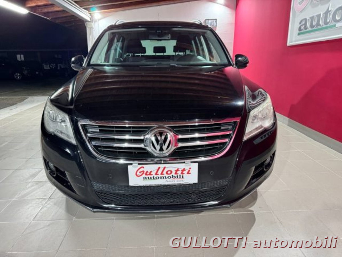 Volkswagen Tiguan 2.0 TDI DPF 4MOTION tiptronic Sport & Style (2)